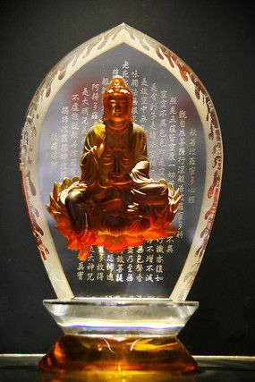 光與影的凝萃 玻璃工藝品的設計與文化藝術策劃